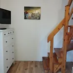 Liliomfa *